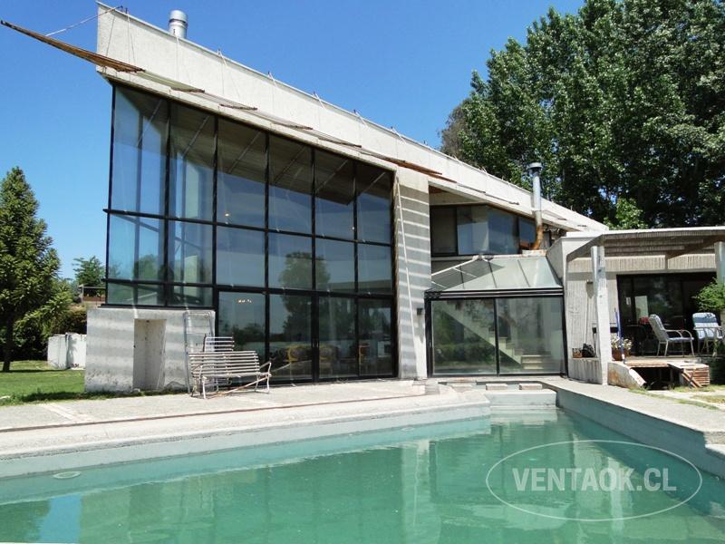 VANGUARDISTA CASA EN PIRQUE