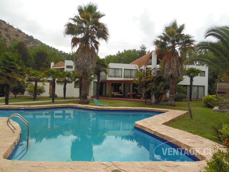 LUJOSA Y GRAN CASA EN CONDOMINIO
