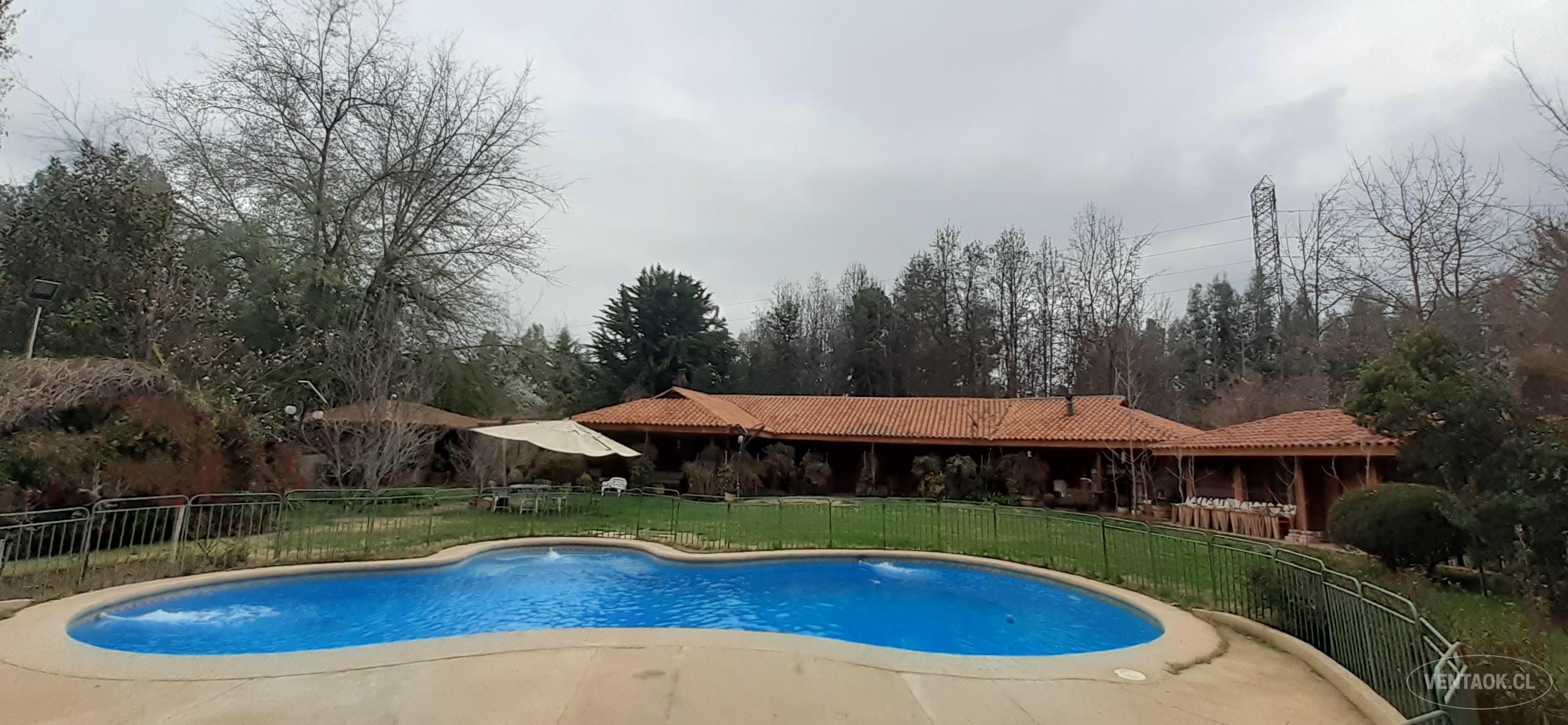 Gran Casa en 12.600 m2. de Terreno, 2 Roles.